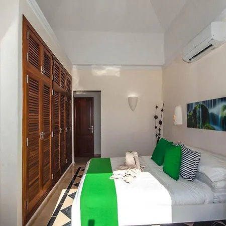 Casa 144, Los Alisios, Πλάγια Μπλάνκα